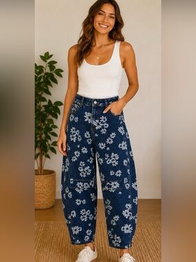 Floral Print Barrel Denim Pants - White on Dark Blue